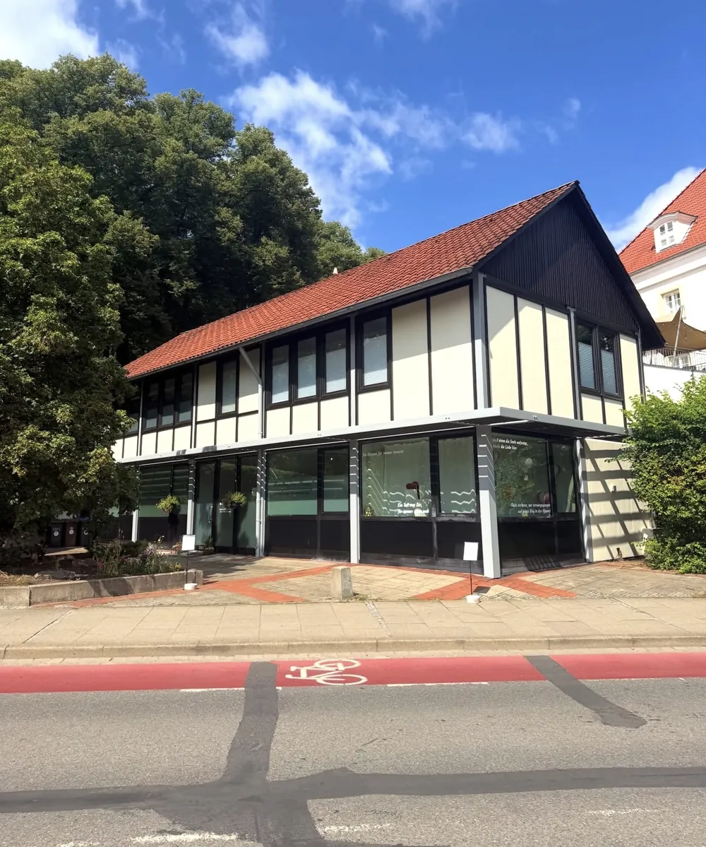 Das Bestattungshaus Prange in der Egersdorffstraße 1 in Lüneburg von der Straße aus