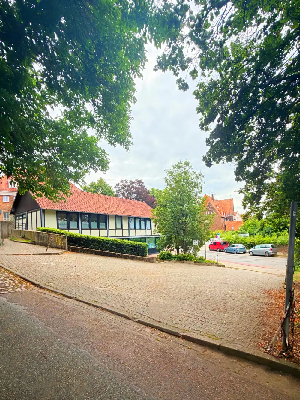 Parkplatz vor dem Bestattungshaus Prange in der Egersdorffstraße in Lüneburg
